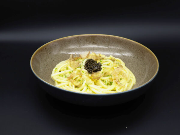 Spaghetto, caviale, yuzu, burro, shiso