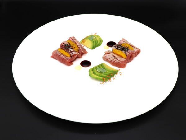 Tonno, avocado, arance e alghe