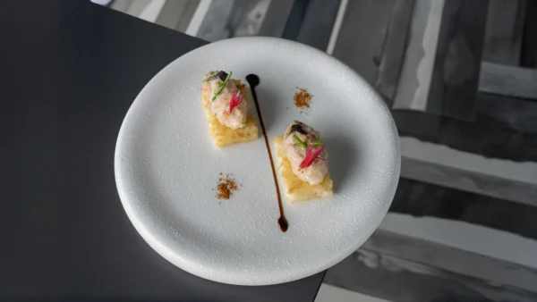 Cryspi rice con tartar di gamberi rossi aromattizzata al sakè